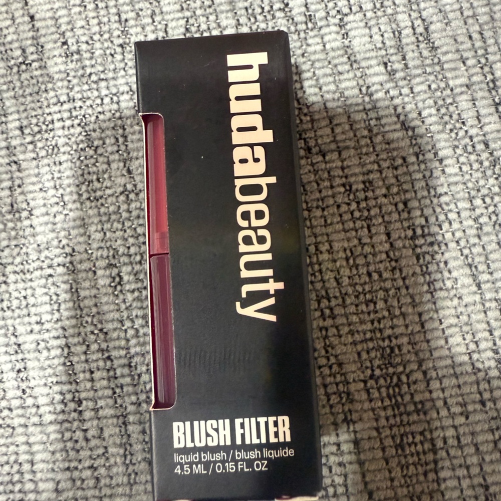 HUDA BEAUTY Blush Filter Liquid Blush in Strawberry Cream NIB